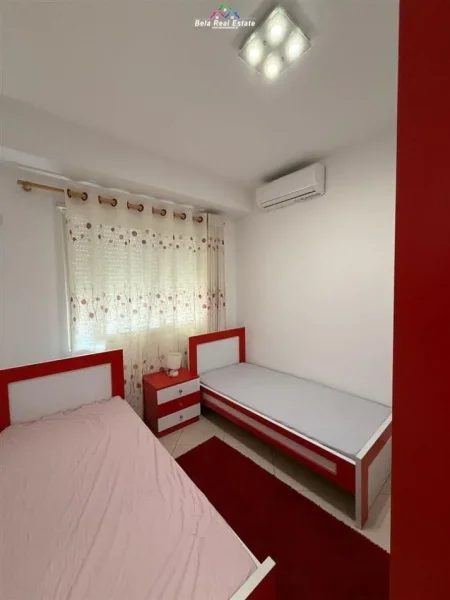 Tirane, jepet me qera apartament 2+1 Kati 3, 95 m² 570 € (golden park)
