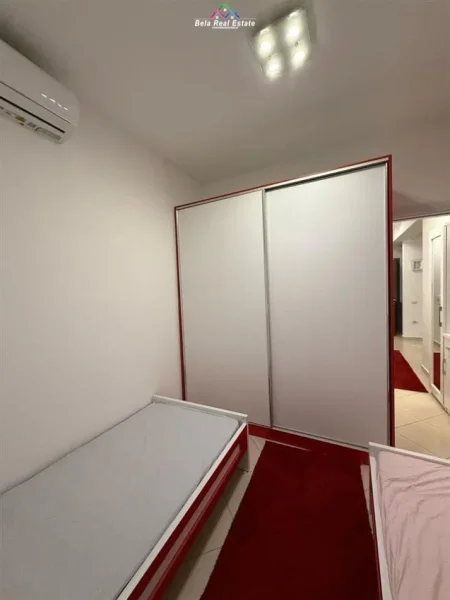 Tirane, jepet me qera apartament 2+1 Kati 3, 95 m² 570 € (golden park)