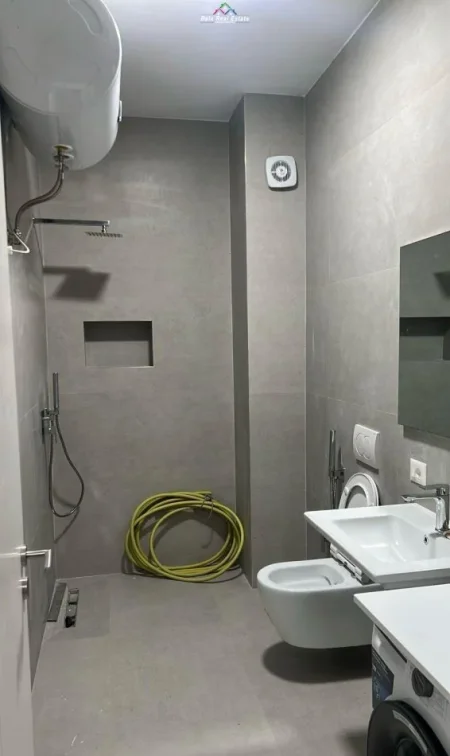 Tirane, jepet me qera apartament 2+1 Kati 5, 75 m² 470 € (selite)