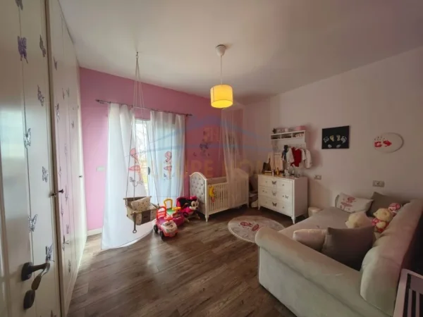 Shitet, Apartament 2+1+2, Liqeni i Thate, Tirane