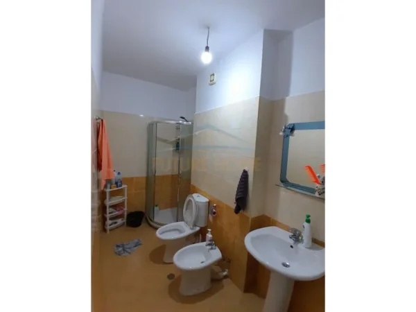 Shitet, Apartament 1+1, Rruga e Teleferikut, Fresk, Tiranë.