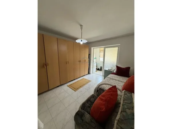 Qera, Apartament 3+1, Xhamllik, Tiranë.