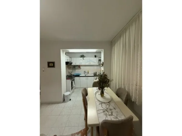 Qera, Apartament 3+1, Xhamllik, Tiranë.