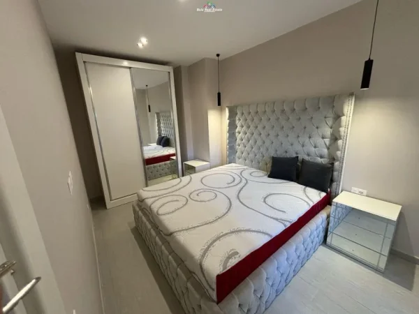 Tirane, jepet me qera apartament 2+1 Kati 1, 420 m² 420 € (fresk)