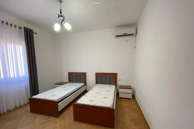 Tirane, jepet me qera Vile 2+1 Kati 2, 97 m² 600 € (shkoze)