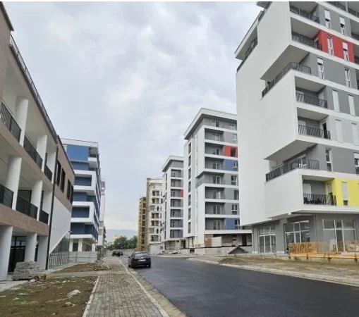 Tirane, shitet apartament 3+1+Ballkon Kati 6, 131 m² 125.000 € (Univers City)