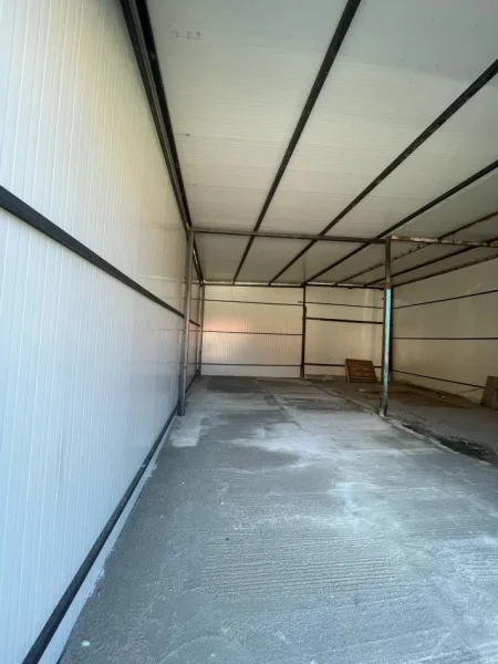 Tirane, jepet me qera magazine Kati 0, 110 m² 500 € (Selite)