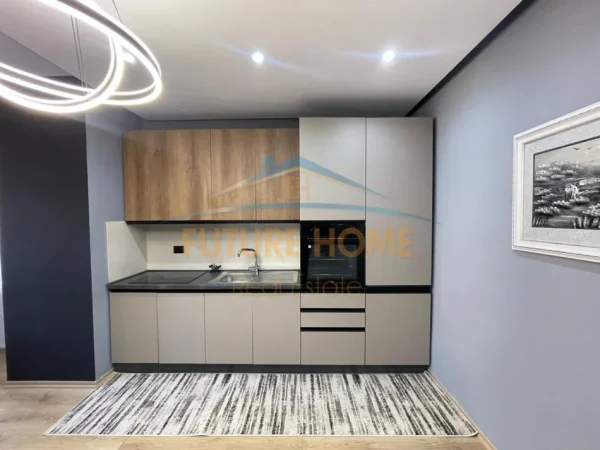 Tirane, jepet me qera apartament 2+1+Ballkon Kati 7, 105 m² 650 € (Unaza e Re, Tiranë)