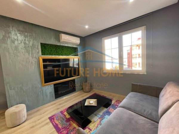 Tirane, jepet me qera apartament 2+1+Ballkon Kati 7, 105 m² 650 € (Unaza e Re, Tiranë)