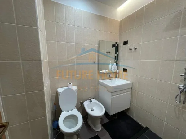 Tirane, jepet me qera apartament 2+1+Ballkon Kati 7, 105 m² 650 € (Unaza e Re, Tiranë)