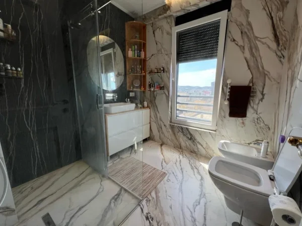 Tirane, shitet apartament 3+1+Ballkon Kati 10, 144 m² 365.000 € (Optika Roma)