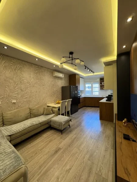 Tirane, shitet apartament 2+1+Ballkon Kati 6, 94 m² 235.000 € (Kompleksi Kontakt)