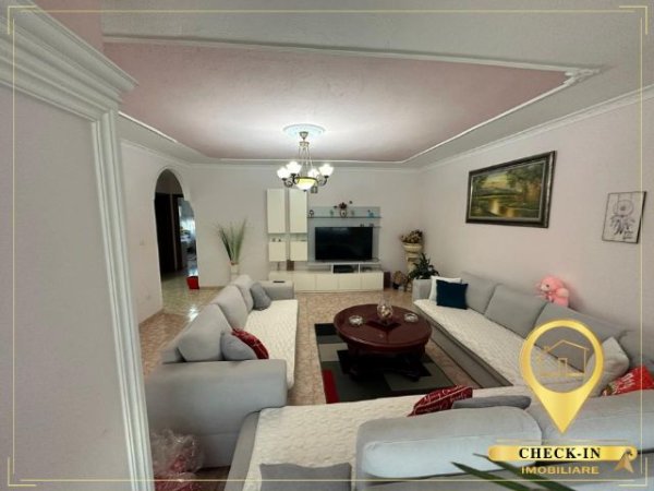 Tirane, jepet me qera apartament 2+1+Aneks+Ballkon Kati 9, 100 m² 600 € (Pallati me Shigjeta)