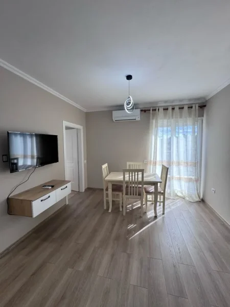 Tirane, jepet me qera apartament 2+1 Kati 5, 80 m² 500 € (Xhamia Selite)