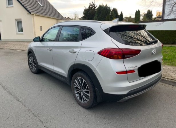 Greqi, shes SUV | Fuoristrad | Xhip Hyundai Tucson Nafte, gri metalizato automatik Kondicioner 83.000 km 25.000 €