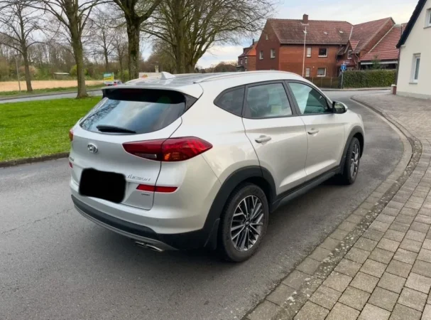 Greqi, shes SUV | Fuoristrad | Xhip Hyundai Tucson Nafte, gri metalizato automatik Kondicioner 83.000 km 25.000 €