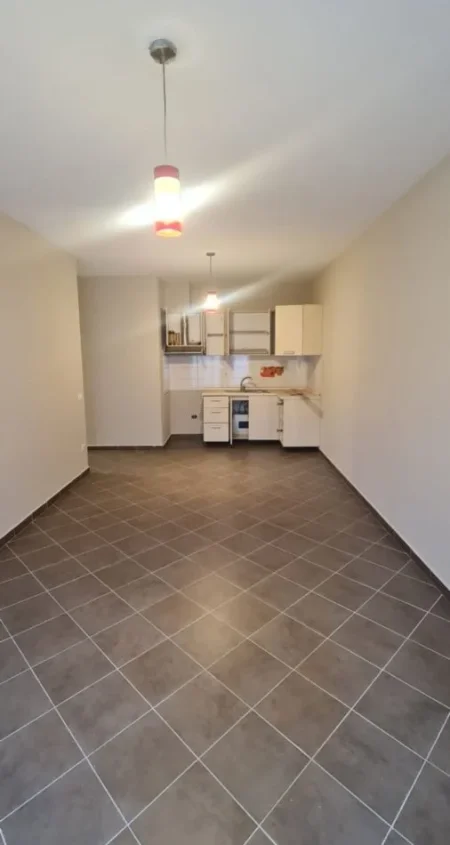 Tirane, shes apartament 1+1+Ballkon Kati 4, 74 m² 155.000 € (Rr. Frosina Plaku,Kompleksi Magnet,Kontakt)