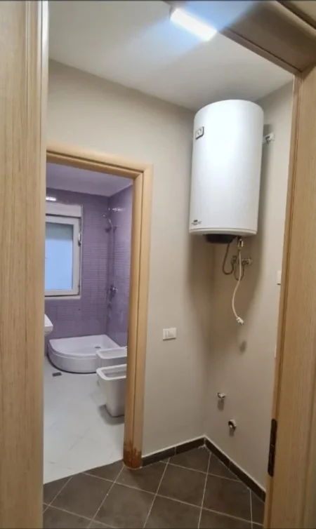 Tirane, shes apartament 1+1+Ballkon Kati 4, 74 m² 155.000 € (Rr. Frosina Plaku,Kompleksi Magnet,Kontakt)