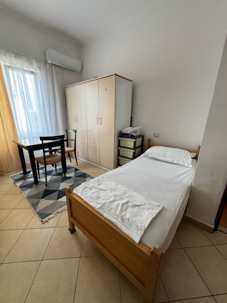 Tirane, jepet me qera garsonier 1+1 Kati 5, 30 m² 300 € 