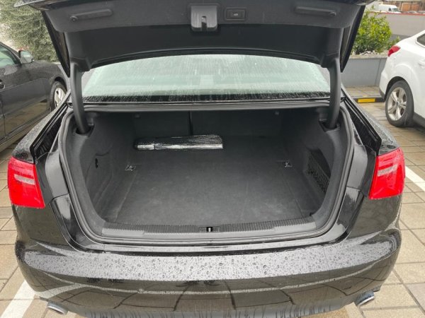 Tirane, shitet makine Audi|A6 2.0 Nafte, e zeze automatik Klima 270.000 km 11.000 €