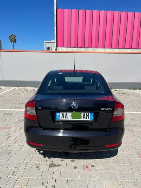 Tirane, shitet makine Skoda|Octavia 1.9 Nafte, e zeze manuale Kondicioner 155.000 km 5.100 €