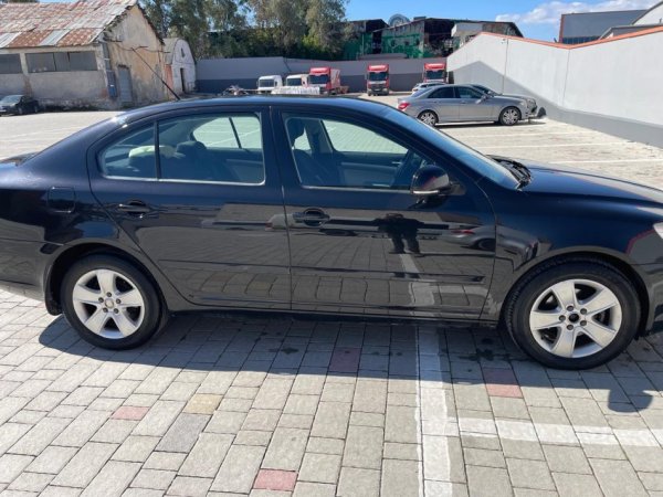 Tirane, shitet makine Skoda|Octavia 1.9 Nafte, e zeze manuale Kondicioner 155.000 km 5.100 €