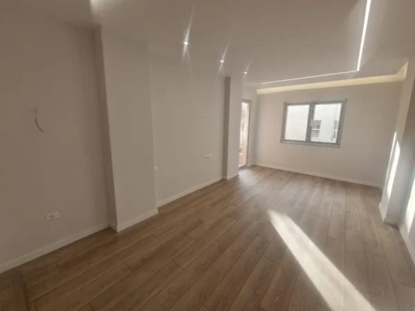 Tirane, shes apartament 1+1+Ballkon Kati 3, 65 m² 115.000 € (Kodra e Diellit)
