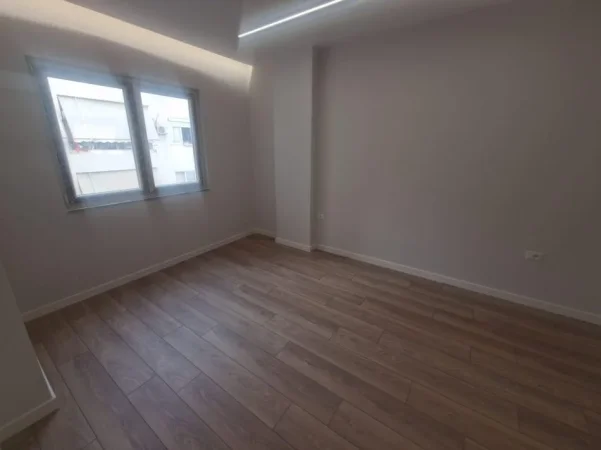 Tirane, shes apartament 1+1+Ballkon Kati 3, 65 m² 115.000 € (Kodra e Diellit)