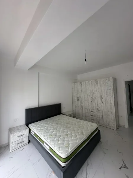 Tirane, jepet me qera apartament 2+1+Ballkon Kati 4, 92 m² 500 € (Astir)