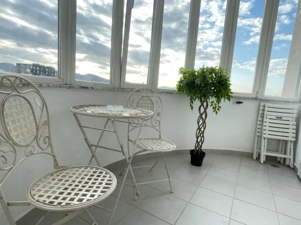 Tirane, jepet me qera apartament 2+1+Ballkon Kati 8, 90 m² 1.300 € (Myslym Shyri)