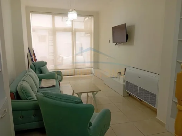 Tirane, jepet me qera apartament duplex Dublex Kati 0, 55 m² 600 € (Rruga e Dibres)