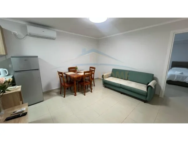 Tirane, jepet me qera apartament 1+1 Kati 0, 55 m² 450 € (Rruga e Dibres)
