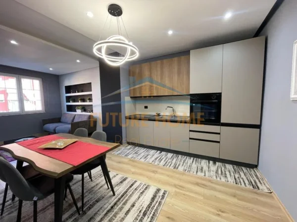 Tirane, jepet me qera apartament 2+1+Ballkon Kati 7, 103 m² 650 € (Astir)