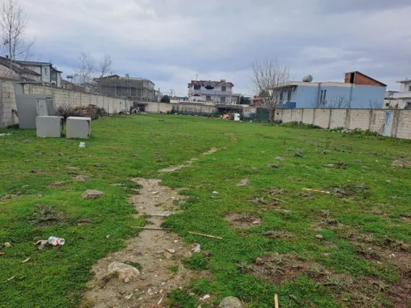 Durres, shitet truall , 2.000 m² 400.000 € (Shkozet)