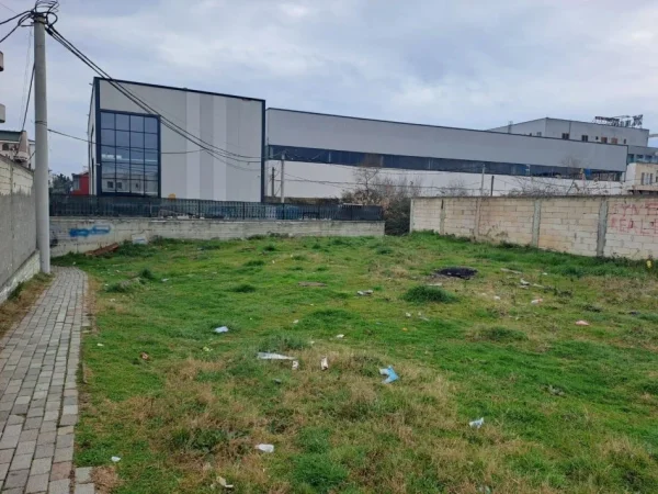 Durres, shitet truall , 2.000 m² 400.000 € (Shkozet)