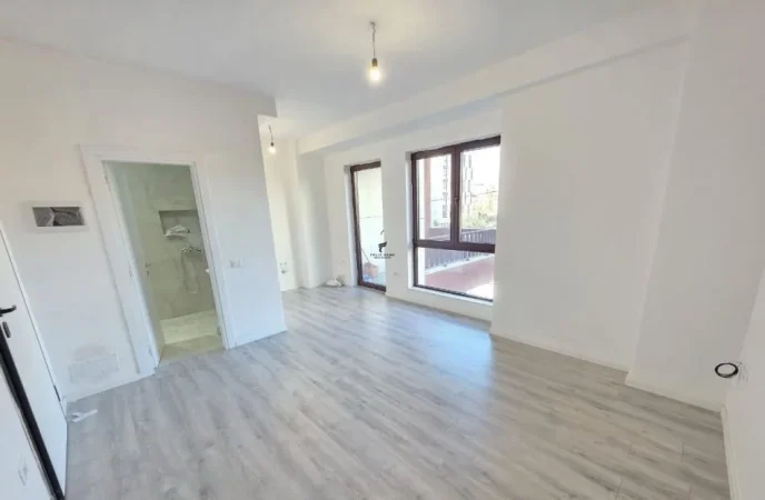 Tirane, jepet me qera zyre Kati 1, 58 m² 500 € (MYSLYM SHYRI)