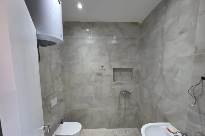 Tirane, jepet me qera zyre Kati 1, 58 m² 500 € (MYSLYM SHYRI)