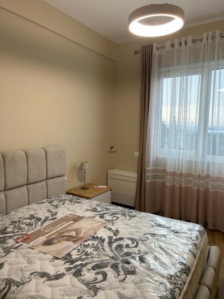 Tirane, jepet me qera apartament 1+1+Ballkon Kati 4, 79 m² 500 € (KINOSTUDIO)