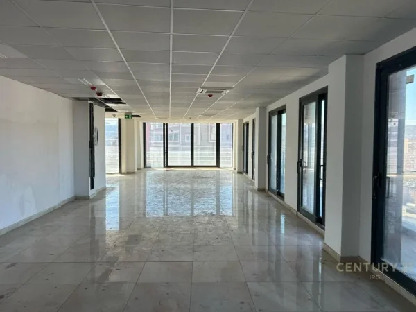 Tirane, shes ambjent biznesi Kati 6, 89 m² 360.000 € (Millenium bussines center)
