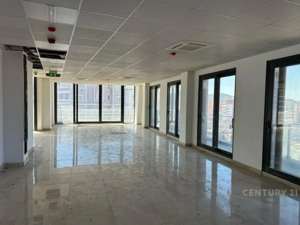 Tirane, shes ambjent biznesi Kati 6, 89 m² 360.000 € (Millenium bussines center)