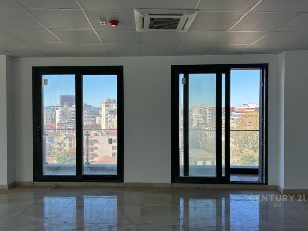 Tirane, shes ambjent biznesi Kati 6, 89 m² 360.000 € (Millenium bussines center)