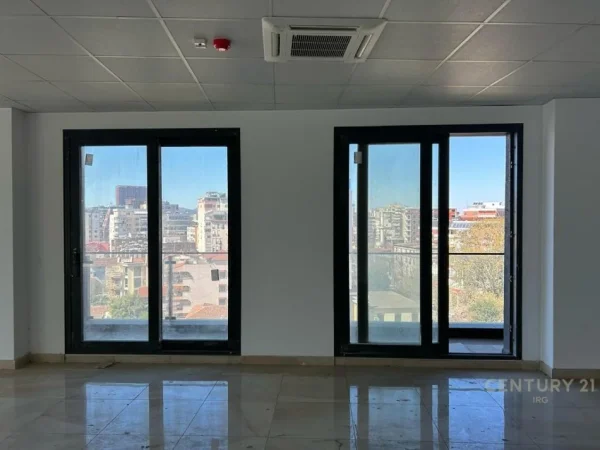 Tirane, shes ambjent biznesi Kati 6, 89 m² 360.000 € (Millenium bussines center)