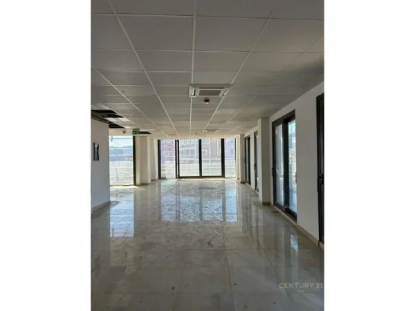 Tirane, shes ambjent biznesi Kati 6, 89 m² 360.000 € (Millenium bussines center)