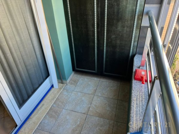 Tirane, jepet me qera apartament 1+1+Aneks+Ballkon Kati 3, 81 m² 650 € (Komuna e Parisit)