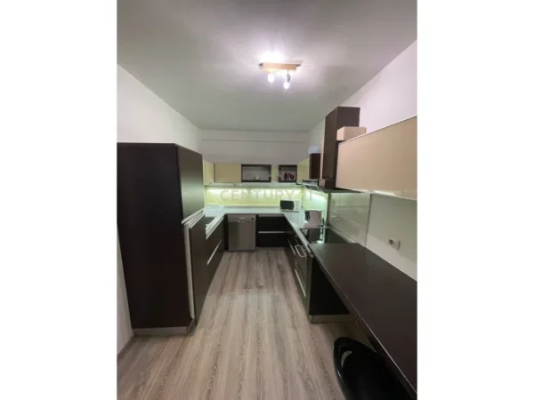 Tirane, jepet me qera apartament 2+1+Aneks+Ballkon Kati 5, 109 m² 1.500 € (LICEU ARTISTIK)