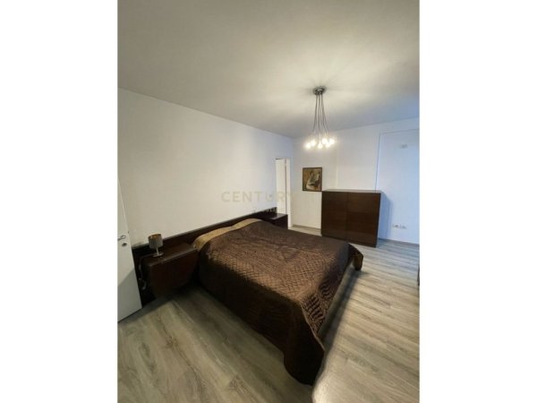 Tirane, jepet me qera apartament 2+1+Aneks+Ballkon Kati 5, 109 m² 1.500 € (LICEU ARTISTIK)