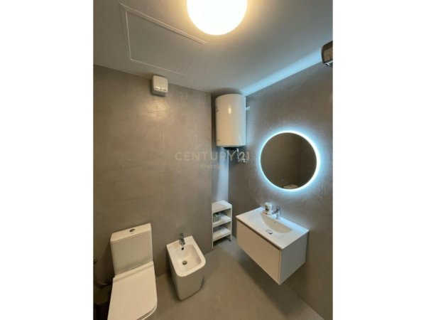Tirane, jepet me qera apartament 2+1+Aneks+Ballkon Kati 5, 109 m² 1.500 € (LICEU ARTISTIK)