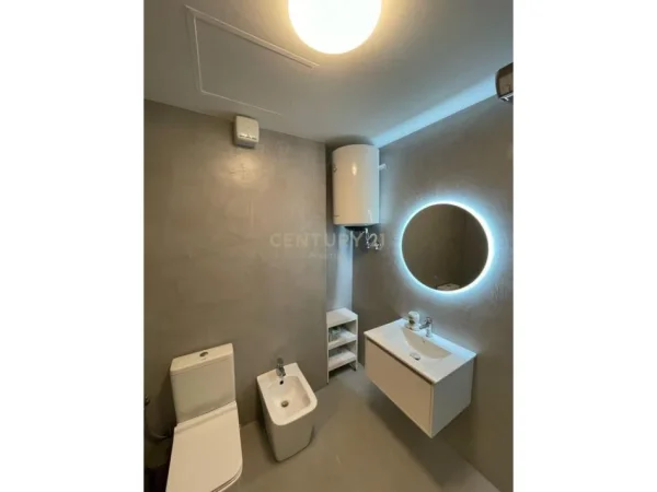 Tirane, jepet me qera apartament 2+1+Aneks+Ballkon Kati 5, 109 m² 1.500 € (LICEU ARTISTIK)