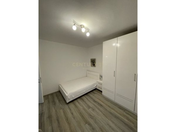 Tirane, jepet me qera apartament 2+1+Aneks+Ballkon Kati 5, 109 m² 1.500 € (LICEU ARTISTIK)