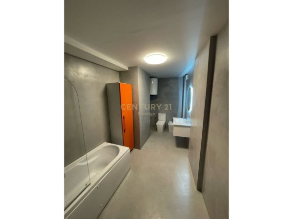 Tirane, jepet me qera apartament 2+1+Aneks+Ballkon Kati 5, 109 m² 1.500 € (LICEU ARTISTIK)